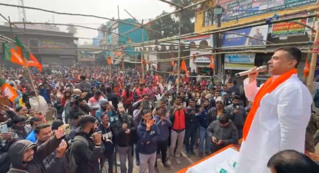 “হিন্দুদের জনসংখ্যা কমাতে জন্ম নিয়ন্ত্রণ ট্যাবলেট বিলি করতে পারে, সাবধান” : অভিষেক ব্যানার্জির “সেবাশ্রয় ক্যাম্পে” প্যারাসিটামল ট্যাবলেট বিলি নিয়ে সতর্ক করে দিলেন শুভেন্দু অধিকারী 