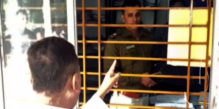 নন্দীগ্রামে বাড়িতে ঢুকে নারী ও শিশুদের উপর হামলাকারী এসআই মুকুল মল্লিক ও ৫ সিভিক ভলান্টিয়ারের নাম ও ছবি প্রকাশ্যে আনলেন শুভেন্দু অধিকারী  