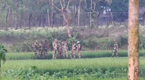 ফের এক বাংলাদেশি গরু  পাচারকারীকে গুলি করে নিকেশ করল বিএসএফ ; ক্ষুব্ধ বাংলাদেশ সীমান্ত রক্ষী বাহিনী 