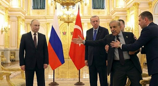 শেহবাজ শরীফকে চুড়ান্ত বেইজ্জত করলেন পুতিন ; ৪০ মিনিট অপেক্ষা করিয়ে গেলেন না বৈঠকে