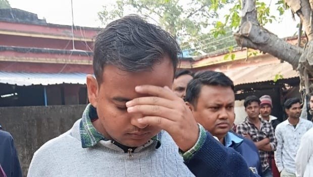 পুলিশের কনস্টেবল পদে পরীক্ষায় টুকলিসহ মহিলা পরীক্ষার্থী ধরা পড়তেই প্রশ্ন ফাঁসের বড়সড় চক্রের হদিশ পেলো কাটোয়া পুলিশ