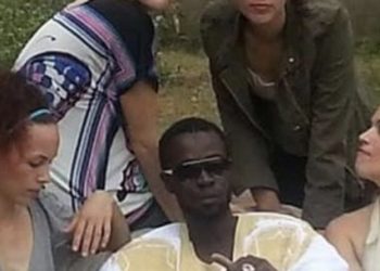 ফ্রান্সে আইভোরিয়ান বহুগামী ব্যক্তিকে ৪ স্ত্রী এবং ২৯ সন্তানের উপর কট্টর ইসলামী শাসন আরোপের জন্য ৩০ বছরের কারাদণ্ড দেওয়া হয়েছে