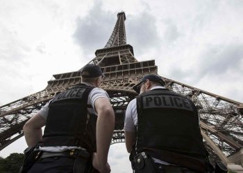 ইসলামি স্টেট ধাঁচে ইহুদিদের উপর সন্ত্রাসী হামলার পরিকল্পনাকারী ২ মুসলিম কিশোরকে গ্রেপ্তার করল ফরাসি পুলিশ 