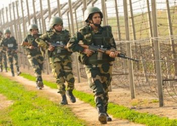 বিগত ১১ মাসে ২৮ বাংলাদেশি পাচারকারীকে খতম করেছে বিএসএফ, হত্যা বন্ধ হলেই ভারত বিদ্বেষ কমিয়ে দেবে বলছে বাংলাদেশিরা 