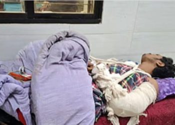 বাংলাদেশে যুবককে বিদ্যুতের খুঁটিতে বেঁধে ধারল অস্ত্র দিয়ে কুপিয়ে হাত-পা বিচ্ছিন্ন করে দিল জামাত ইসলামির জঙ্গিরা 