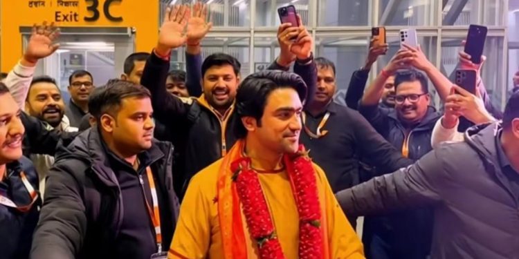 আজ ব্রিগেড প্যারেডে “৫ লক্ষ কন্ঠে গীতা পাঠ” অনুষ্ঠান উপলক্ষে এই প্রথম এরাজ্যে এলেন ধীরেন্দ্র কৃষ্ণ শাস্ত্রী