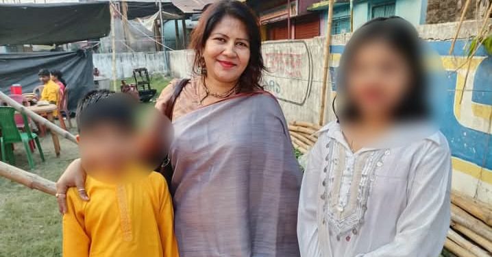 প্রেমের টানে “ফাতিমা বেগম” হয়েছিল বারাসতের মৌসুমী কুম্ভকার, কিন্তু অত্যাচারে অতিষ্ঠ হয়ে প্রেম ফেলে ২ সন্তানকে নিয়ে ফের পুরনো ধর্মে প্রত্যাবর্তন ; কাহিনী ভাইরাল সোশ্যাল মিডিয়ায়