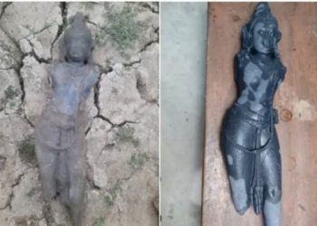 বাংলাদেশের নওগাঁয়ে দিঘি খননের সময় দুষ্প্রাপ্য সুপ্রাচীন কষ্টিপাথরের বিষ্ণুমূর্তি উদ্ধার  