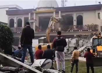 ইউপির বেরিলিতে দাঙ্গাকারীদের বিরুদ্ধে বুলডোজার অভিযান, গুঁড়িয়ে দেওয়া হল প্রাক্তন এসপি কাউন্সিলর ওয়াজিদ বেগের “বেগ বরাতঘর”  