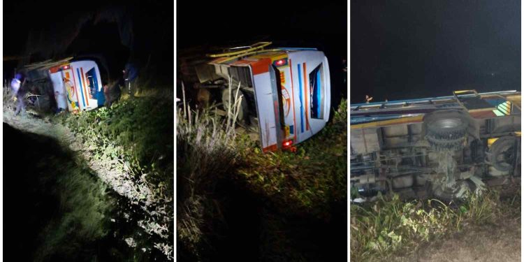 ভাতারে দুর্ঘটনার কবলে বরযাত্রী বোঝাই বাস, আহত বেশ কয়েকজন