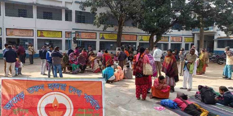 মাত্র একটা ইঞ্জেকশনেই রোগ নির্মুল ! ভাতার হাইস্কুলে “অর্শ নির্মূল শিবির”-এ রোগীদের ভিড়ে ঠাসা 