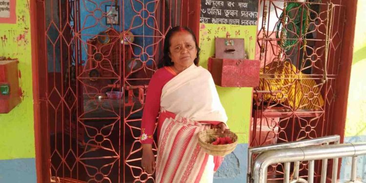 পুলিশ ফিরে যেতেই তিন শতাব্দী প্রাচীন কালীমন্দির সহ ৪ মন্দিরে দুঃসাহসিক চুরির ঘটনাকে কেন্দ্র করে ক্ষোভের সৃষ্টি হয়েছে আউশগ্রামে 