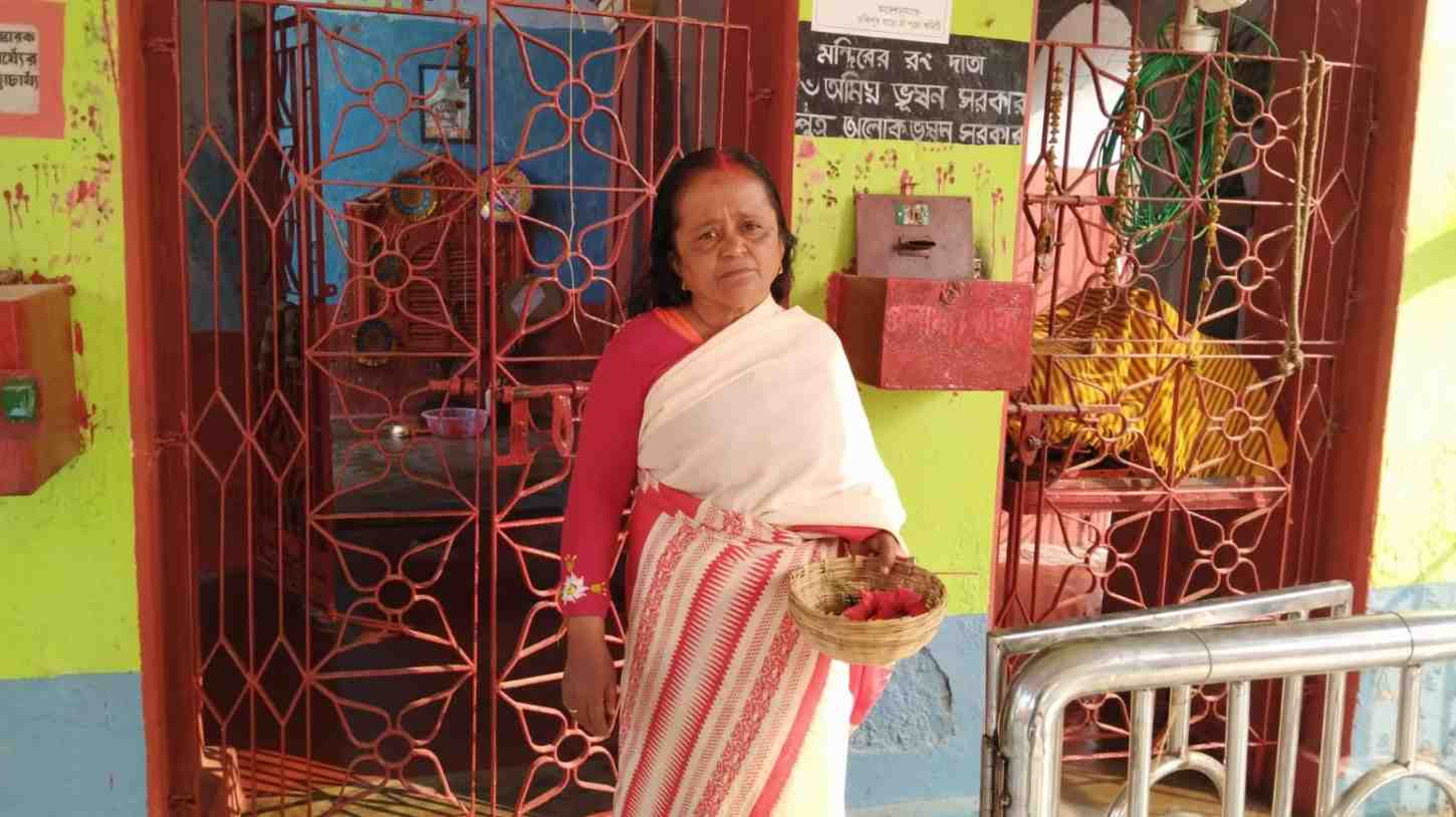 পুলিশ ফিরে যেতেই তিন শতাব্দী প্রাচীন কালীমন্দির সহ ৪ মন্দিরে দুঃসাহসিক চুরির ঘটনাকে কেন্দ্র করে ক্ষোভের সৃষ্টি হয়েছে আউশগ্রামে 