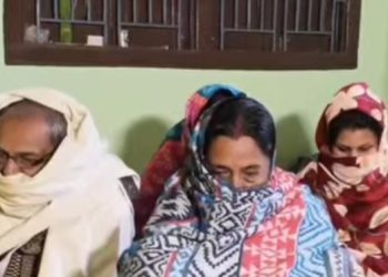 ধর্ম পরিবর্তন না করলে গোটা পরিবারকে খুনের হুমকি, এক কাপড়ে সপরিবারে পালিয়ে এলেন নাটোরের বৃদ্ধ কানাই চন্দ্র সরকার 