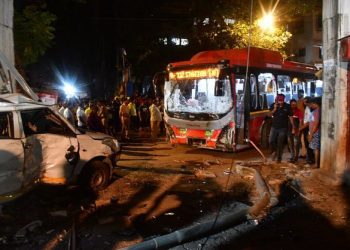 মুম্বাইয়ে ফুটপাতে দাঁড়িয়ে থাকা ১৪ জনকে পিষে দিল সরকারি বাস 