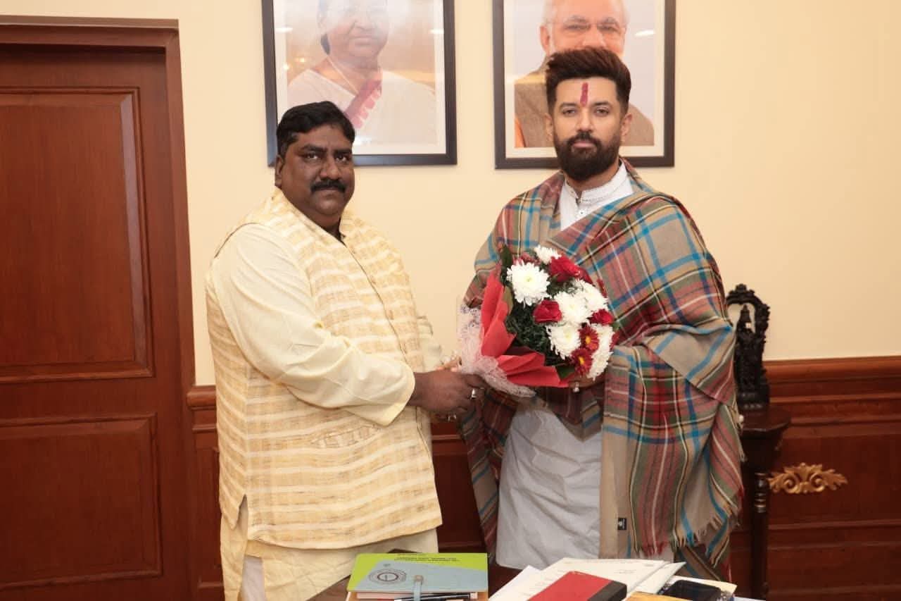 হুমায়ুন কবিরকে টেক্কা দিতে চিরাগ পাসওয়ানের দলের প্রথম রাজ্য সভাপতি নির্বাচন করা হল মুর্শিদাবাদের রফিক আলী শেখকে 