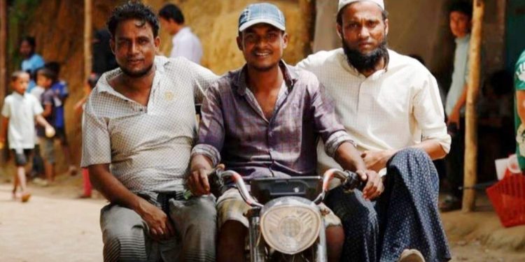 বাংলাভাষী হকারদের ওড়িশা ছেড়ে যাওয়ার জন্য ৭২ ঘন্টার আল্টিমেটাম ; এটাকে হাতিয়ার করে বিজেপির উপর “বাঙালি বিদ্বেষী” লেভেল সাঁটাতে মরিয়া তৃণমূল 