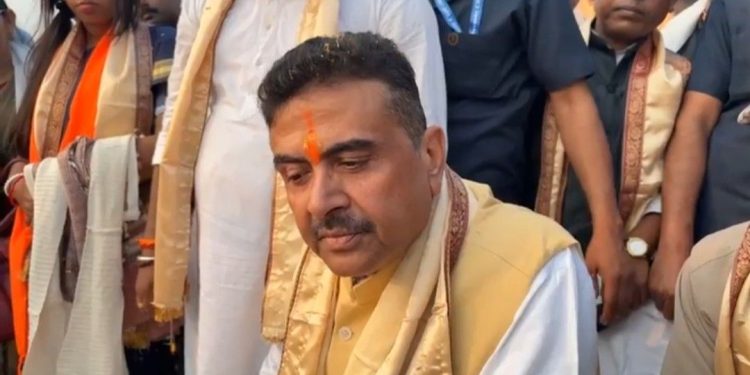 “বাংলাদেশের মুসলিমরা যদি বাবরি মসজিদের জন্য টাকা পাঠাতে পারে তাহলে আমরাও  দিপু দাসের পরিবারেকে অর্থ সাহায্য করবো” : বললেন শুভেন্দু অধিকারী 