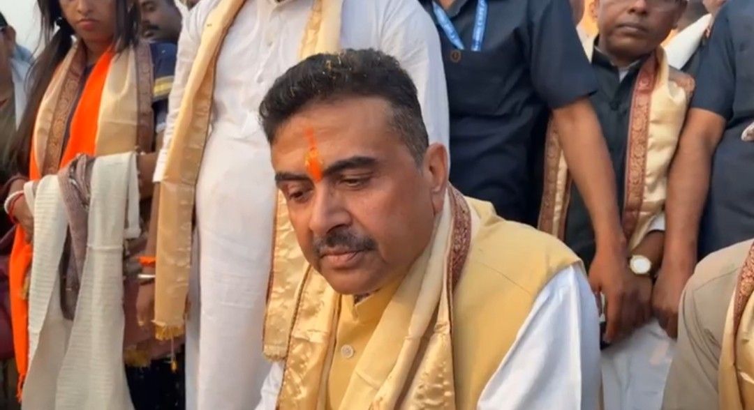 “বাংলাদেশের মুসলিমরা যদি বাবরি মসজিদের জন্য টাকা পাঠাতে পারে তাহলে আমরাও  দিপু দাসের পরিবারেকে অর্থ সাহায্য করবো” : বললেন শুভেন্দু অধিকারী 