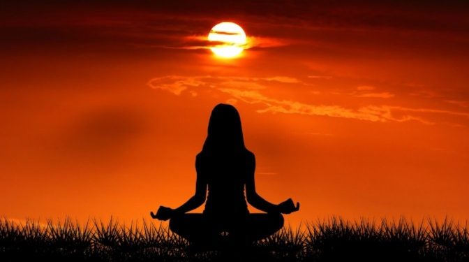 মহা সৌর মন্ত্রম্ : স্বাস্থ্য, শক্তি, দীর্ঘায়ু, জ্ঞান এবং জীবনের উন্নতির জন্য একটি বৈদিক মন্ত্র