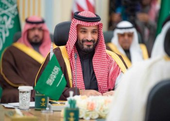 ইসলামি রাষ্ট্র সৌদি আরবে শুরু হল মদ বিক্রি , দোকানের বাইরে গাড়ির লম্বা লাইন