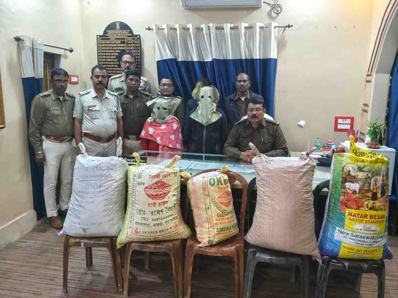 চার চাকা গাড়ির পিছু ধাওয়া করে ৮৩ কেজি গাঁজাসহ এক মহিলা ও এক পুরুষকে পাকড়াও করল পূর্ব বর্ধমান পুলিশ 