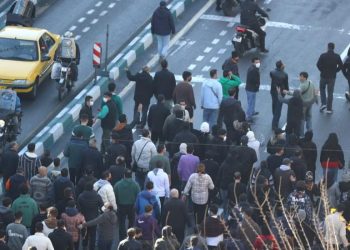 শান্তিপূর্ণ বিক্ষোভকারীদের উপর নির্বিচারে গুলি করে বেশ কয়েকজনকে হত্যা করল ইরান, হস্তক্ষেপের হুমকি দিলেন ডোনাল্ড ট্রাম্প