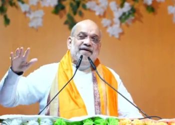 ‘বামেরা যা ক্ষতি করার করেছিল, তৃণমূল এসে বাংলাকে আরও অন্ধকারের দিকে ঠেলে দিয়েছে’, শিলিগুড়ির সভায় অমিত শাহের নিশানায় মমতা ব্যানার্জি ; বললেন : ‘কেন্দ্রের পাঠানো ১০ লক্ষ কোটি টাকা খেয়ে ফেলেছে  তৃণমূলের সিন্ডিকেট’