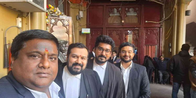 “আদিনাথ মন্দির-আদিনা মসজিদ” বিতর্ক আদালতে তুললেন প্রখ্যাত পিতাপুত্র আইনজীবী শঙ্কর জৈন ও শঙ্কর জৈন