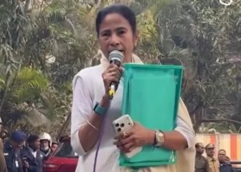 কয়লা পাচার মামলায় পশ্চিমবঙ্গে ৬টি এবং দিল্লিতে ৪টি স্থানে তল্লাশি অভিযান : জানালো ইডি ; অথচ মমতা ব্যানার্জি বলছেন : “রাজনৈতিক ডাকাতি ও নির্বাচনি তথ্য চুরির ষড়যন্ত্র” 