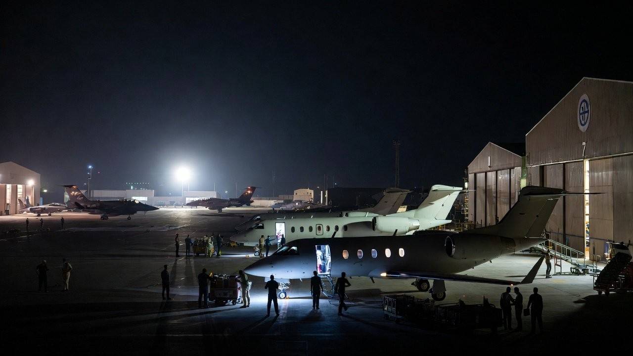 আগামী ৭২ ঘন্টার মধ্যে তেহরানের  সুনির্দিষ্ট হামলা চালানোর জন্য মার্কিন গোয়েন্দা সংস্থার শীর্ষ কর্তার সঙ্গে পোপন মিটিং করলেন  পাকিস্তানি সেনাপ্রধান 