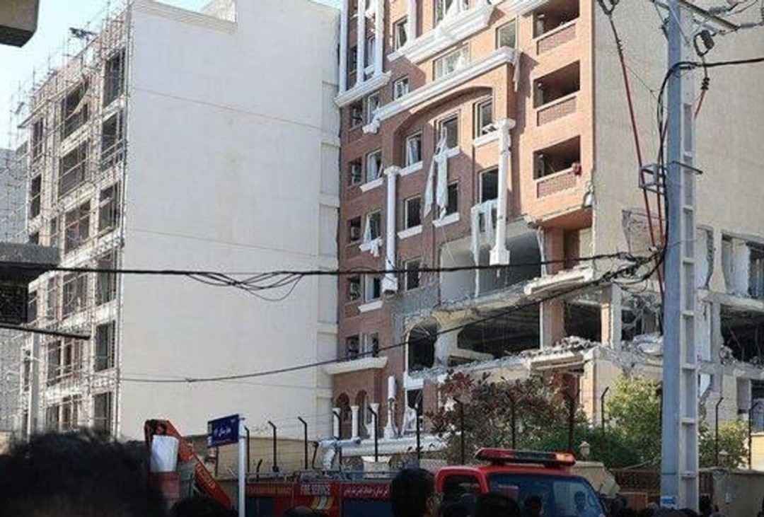 ইরানে হামলা শুরু !  সিরিয়াল বিস্ফোরণে নৌবাহিনীর কমান্ডারের মৃত্যু, আহত ১৪ জন : ইসরায়েল বলেছে : “আমরা হামলা করিনি” 