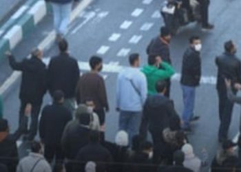 কমপক্ষে তিন শিশুকে হত্যা ও কয়েক ডজন নাবালককে গ্রেপ্তার করেছে ইরানের নিরাপত্তা বাহিনী