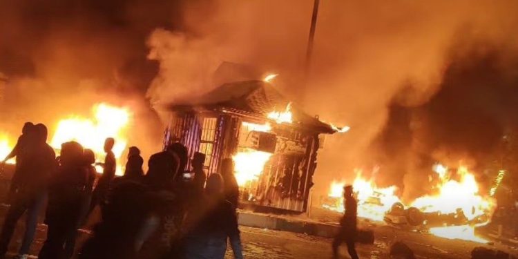 ইরানের কারাগারে বন্দী বিক্ষোভকারীদের উপর বর্বরতা শুরু করেছে আলি খোমিনির বাহিনী 