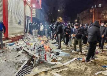 ইরানের অর্থনৈতিক সংকটের কারণে বিক্ষোভ সহিংস হয়ে উঠেছে, ৪২ জন নিহত এবং হাজার হাজার গ্রেপ্তার, ট্রাম্পের হুমকির পর ইন্টারনেট বন্ধ এবং আকাশসীমা বন্ধ করে দেওয়া হয়েছে 