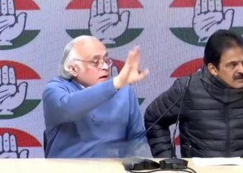 বাংলাদেশী হিন্দুদের হত্যার বিষয়ে প্রশ্ন করতেই “নো নো নো” বলে উঠে পালালেন কংগ্রেসের জয়রাম রমেশ ও কেসি বেণুগোপাল ; বিজেপি বলছে “গাজা নিয়ে প্রশ্ন করলে মাইক কামড়ে ধরে থাকত” 