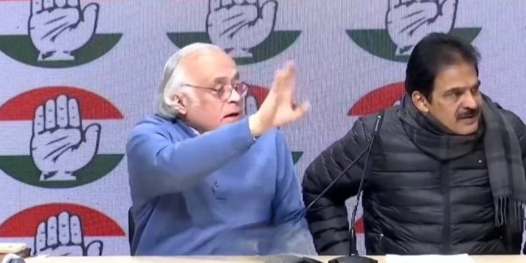 বাংলাদেশী হিন্দুদের হত্যার বিষয়ে প্রশ্ন করতেই “নো নো নো” বলে উঠে পালালেন কংগ্রেসের জয়রাম রমেশ ও কেসি বেণুগোপাল ; বিজেপি বলছে “গাজা নিয়ে প্রশ্ন করলে মাইক কামড়ে ধরে থাকত” 