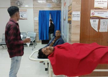 ব্ল্যাকবোর্ড ভাঙায় পড়ুয়াকে বেধরক পিটিয়ে গুরুতর আহত করে দিলেন কাটোয়ার স্কুলের পার্শ্বশিক্ষক, উত্তেজনা এলাকায় 