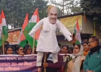 আইপ্যাকের কর্ণধার প্রতীক জৈনের বাড়ি ও অফিসে ইডির হানার প্রতিবাদে কালনায় অমিত শাহের কুশপুতুল পোড়ালো তৃণমূল 