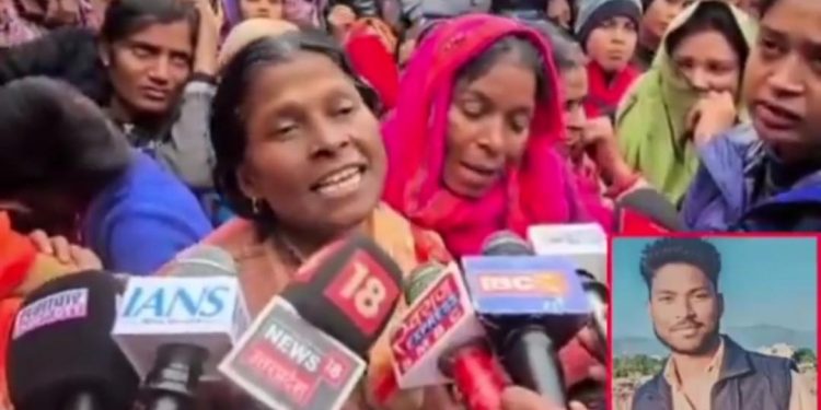 কুশিনগরে নিশান্ত সিং নামে এক যুবককে নির্মমভাবে কুপিয়ে হত্যা করল ফয়সাল ও নওশাদ ; ঘাতকদের এনকাউন্টারে মারার দাবিতে পথ অবরোধ 