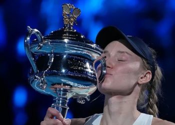 এক নম্বর খেলোয়াড় আরিনাকে হারিয়ে অস্ট্রেলিয়ান ওপেনের মুকুট জিতলেন এলেনা রাইবাকিনা