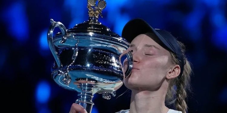 এক নম্বর খেলোয়াড় আরিনাকে হারিয়ে অস্ট্রেলিয়ান ওপেনের মুকুট জিতলেন এলেনা রাইবাকিনা