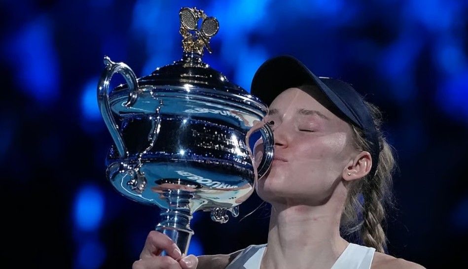এক নম্বর খেলোয়াড় আরিনাকে হারিয়ে অস্ট্রেলিয়ান ওপেনের মুকুট জিতলেন এলেনা রাইবাকিনা