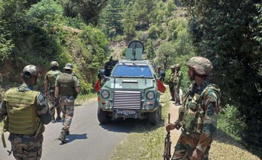 কিশতোয়ারে পাকিস্তানি সন্ত্রাসী ও সেনার তুমুল গুলির লড়াই, সন্ত্রাসীদের ছোড়া গ্রেনেডে আহত ৮ সেনা জওয়ান  