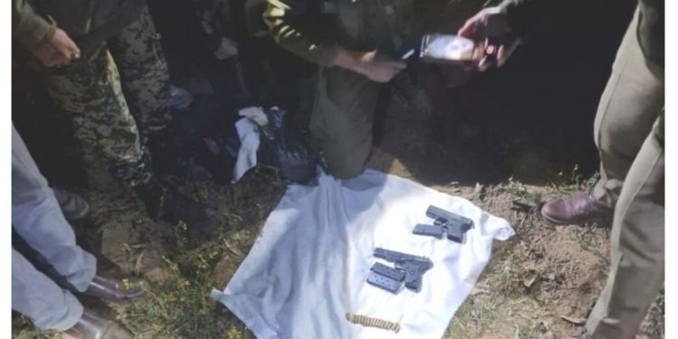 সাম্বায় আন্তর্জাতিক বর্ডারের কাছে পাকিস্তানি ড্রোন থেকে ফেলে দেওয়া অস্ত্র উদ্ধার করল নিরাপত্তা বাহিনী  