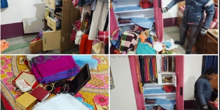 ফাঁকা বাড়িতে লুটপাট চালিয়ে ফ্রিজে রাখা সব খাবার খেয়ে ঘরের মধ্যেই মলত্যাগ করে পালালো চোরেরা 