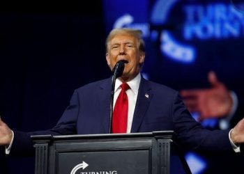 পাকিস্তানি-বাংলাদেশি সহ ৭৫টি দেশের নাগরিকদের জন্য ভিসা প্রদান অনির্দিষ্টকালের জন্য স্থগিত করলেন ডোনাল্ড ট্রাম্প 