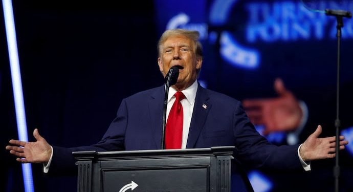 পাকিস্তানি-বাংলাদেশি সহ ৭৫টি দেশের নাগরিকদের জন্য ভিসা প্রদান অনির্দিষ্টকালের জন্য স্থগিত করলেন ডোনাল্ড ট্রাম্প 