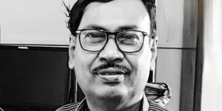 দিনহাটা কলেজের বাংলা বিভাগের অধ্যাপকের বাড়ি থেকেই তার লাশ উদ্ধার করল পুলিশ