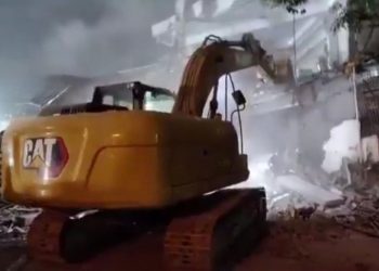 গভীর রাতে দিল্লিতে অবৈধ মসজিদ ভাঙতে যাওয়া এমসিডি ও পুলিশের উপর মুসলিম জনতার হামলা, পুলিশ ও জনতার খন্ডযুদ্ধ